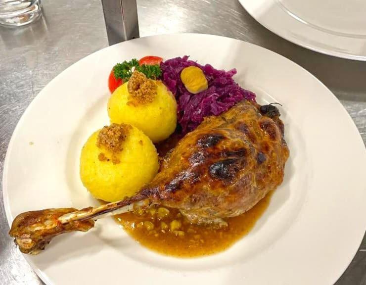 Hotel Und Restaurant Nehrener Hof Екстер'єр фото