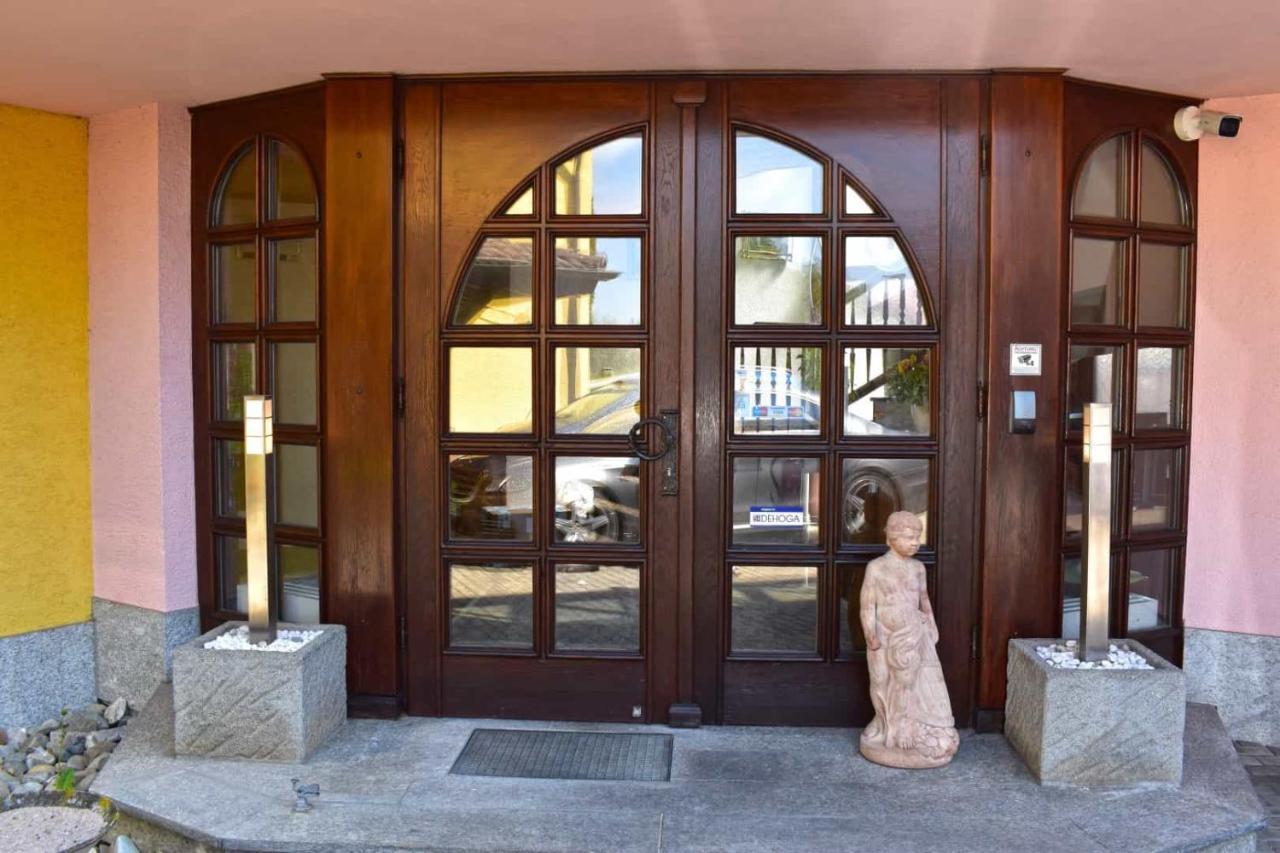Hotel Und Restaurant Nehrener Hof Екстер'єр фото